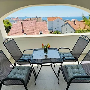 & Petra Guest house